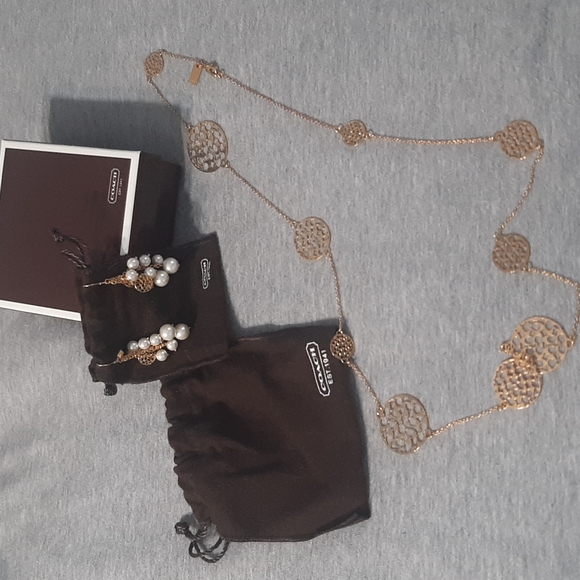 Coach signature logo necklace wity matching pearl hanging earrings. - Picture 3 of 3